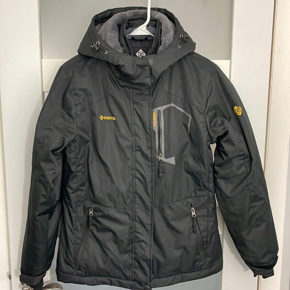 Gemyse women's mountain water and windproof ski snow jacket Size XS